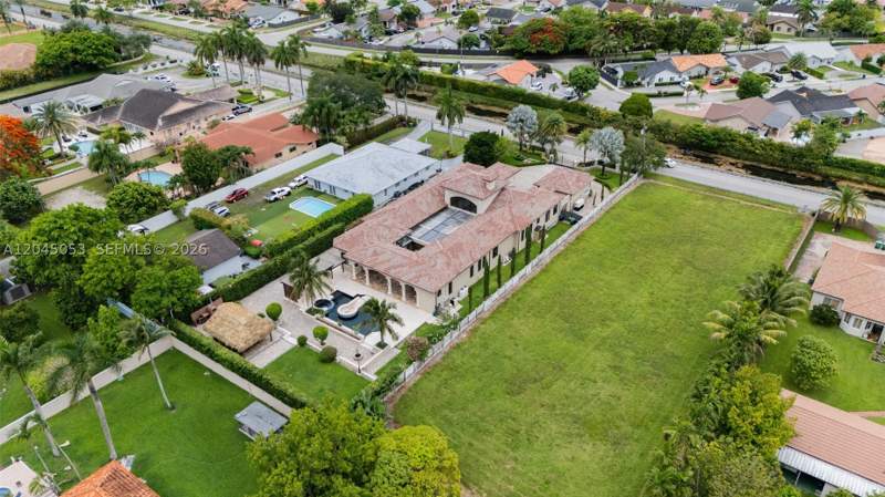 7 bedroom SingleFamilyResidence at 2835 SW 132nd Ave, J G Heads Farms Unit A, Miami — photo 5