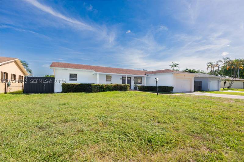 4 bedroom SingleFamilyResidence at 1721 NW 191st St, Sandy Pines Estates, Miami Gardens — photo 2