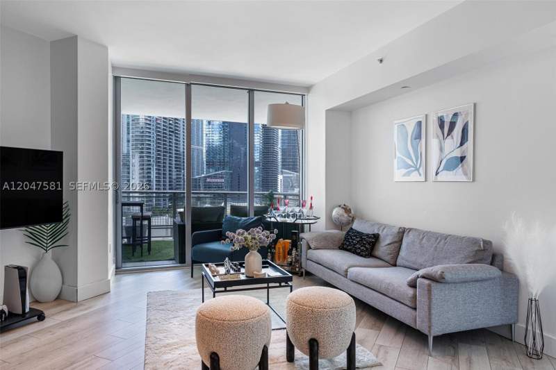 1 bedroom Condominium at 350 S Miami Ave 2108, Wind Condo, Miami — photo 2
