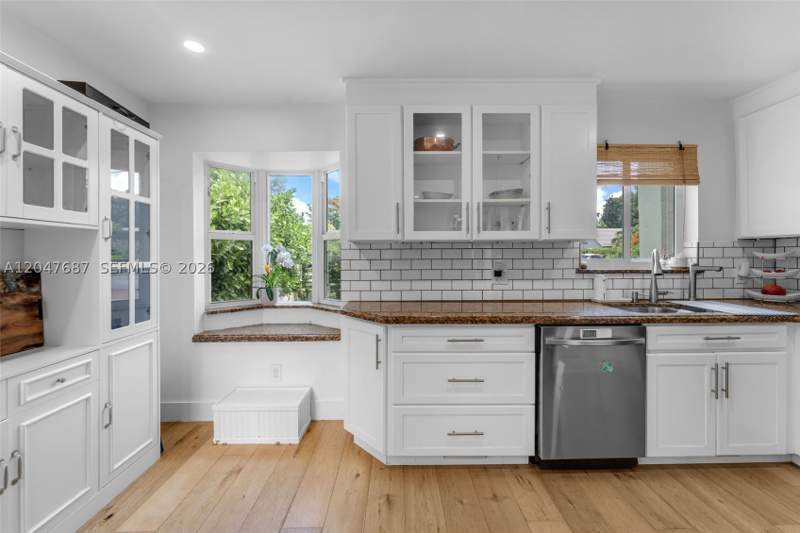 3 bedroom SingleFamilyResidence at 4035 SW 14th St, Antilla Park, Miami — photo 4