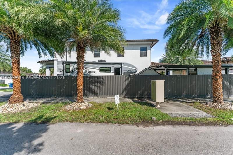 5 bedroom SingleFamilyResidence at 14856 SW 27th Ter, Elsie Subdivision, Miami — photo 3