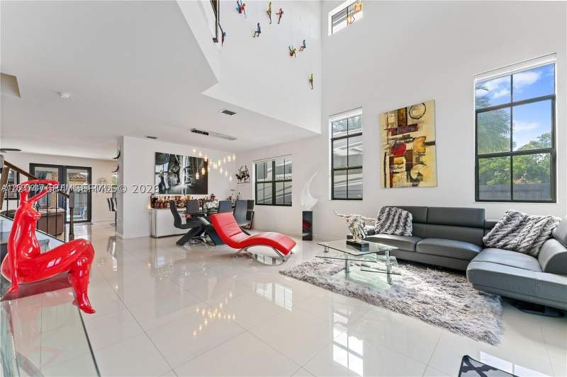 5 bedroom SingleFamilyResidence at 14856 SW 27th Ter, Elsie Subdivision, Miami — photo 4
