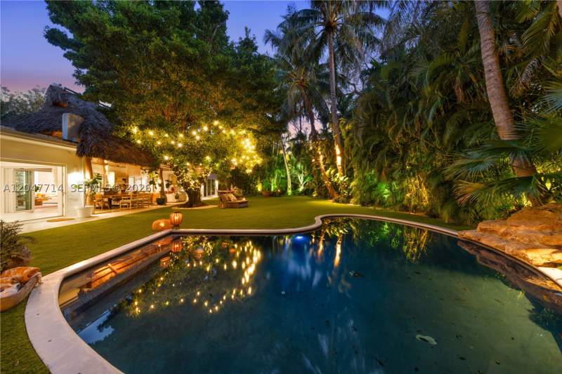5 bedroom SingleFamilyResidence at 330 Gulf Rd, Holiday Colony, Key Biscayne — photo 3