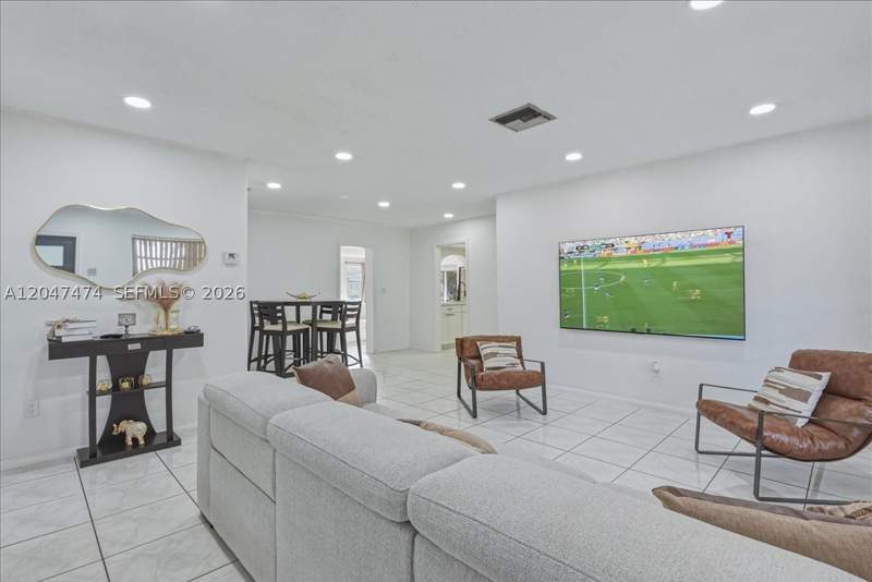 5 bedroom SingleFamilyResidence at 7850 W 16th Ave, Palm Springs Lakes 5th Ad, Hialeah — photo 3