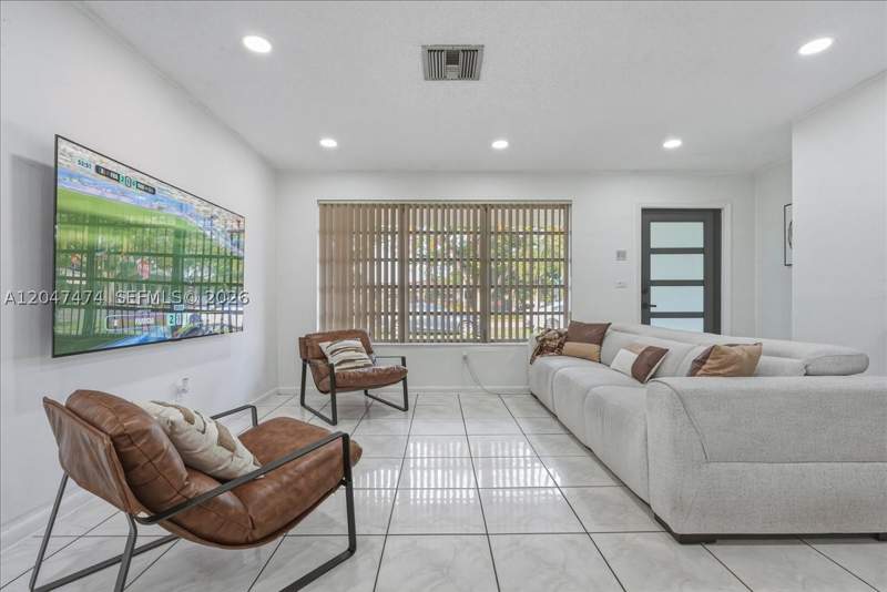 5 bedroom SingleFamilyResidence at 7850 W 16th Ave, Palm Springs Lakes 5th Ad, Hialeah — photo 4