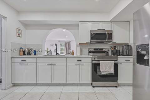 7850 W 16th Ave, Hialeah FL - photo 7 of 36