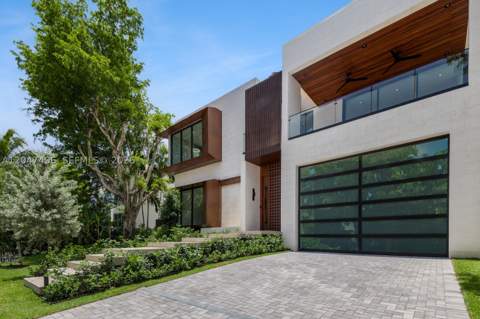 9720 W Broadview Dr, Bay Harbor Islands FL - photo 13 of 85