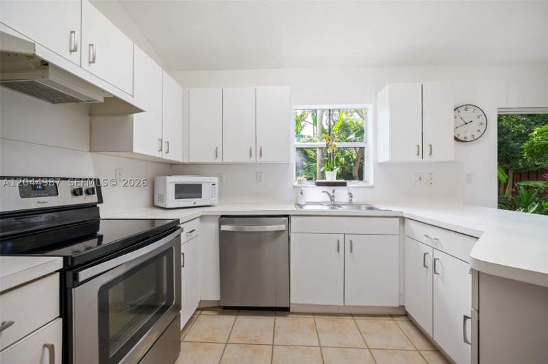 3 bedroom SingleFamilyResidence at 18061 SW 152nd Ct, Quirch Sub, Miami — photo 5