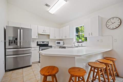 18061 SW 152nd Ct, Miami FL - photo 7 of 35