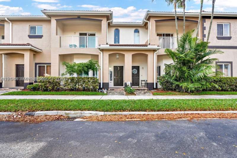 2 bedroom Townhouse at 1942 SE 23rd Ter, Towngate North, Homestead — photo 2
