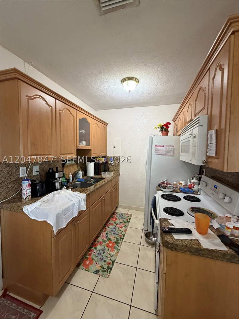 3 bedroom SingleFamilyResidence at 30211 SW 148th Pl, Hmstd Lake Park Homes, Homestead — photo 3