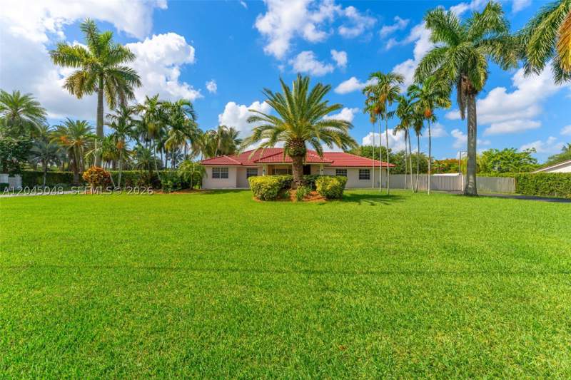 4 bedroom SingleFamilyResidence at 9900 SW 62nd St, Miller Drive Ests 1st Add, Miami — photo 4