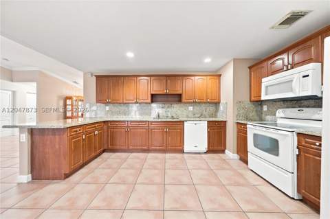15059 SW 33rd Ter, Miami FL - photo 11 of 49