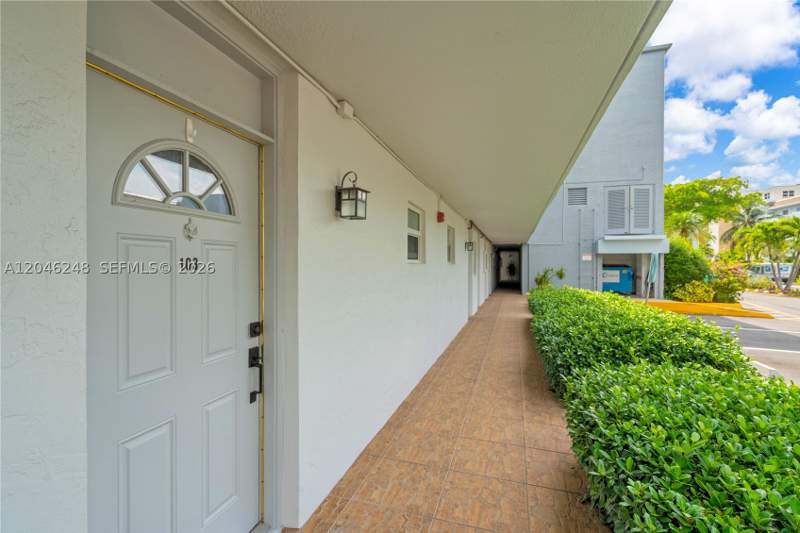 1 bedroom Condominium at 3849 NE 169th St 103, Eden Isles Condo Part 3, North Miami Beach — photo 2