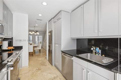 204 Washington Ave 13, Miami Beach FL - photo 12 of 46