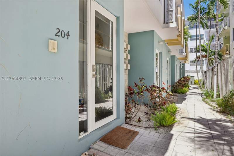2 bedroom Townhouse at 204 Washington Ave 13, Washington Corner Condo, Miami Beach — photo 2