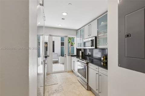 204 Washington Ave 13, Miami Beach FL - photo 9 of 46