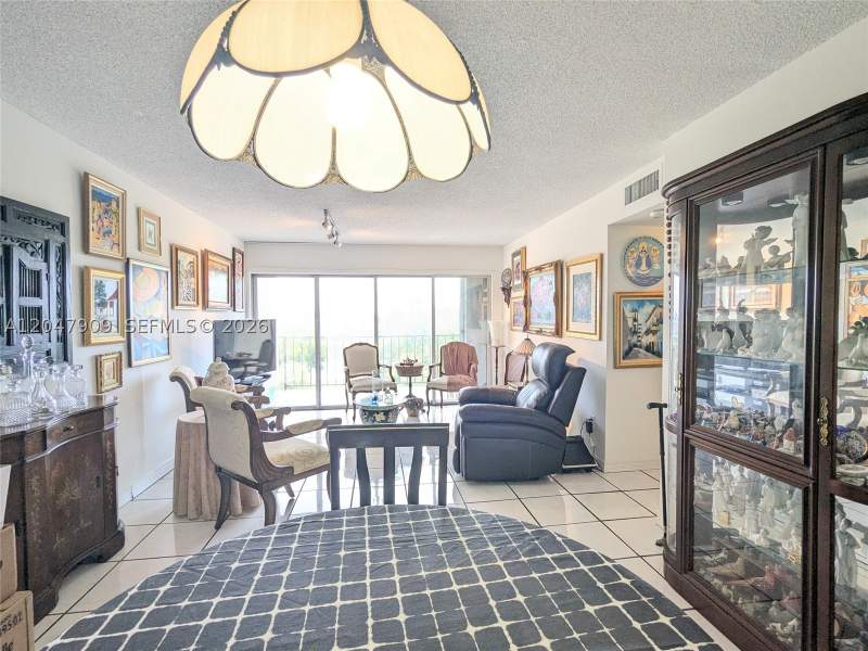 2 bedroom Condominium at 9140 Fontainebleau Blvd 504, Parkside No 2 Condo - Bld, Miami — photo 4