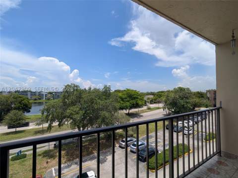 9140 Fontainebleau Blvd 504, Miami FL - photo 8 of 33