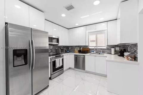 1240 NE 159th St, North Miami Beach FL - photo 8 of 25