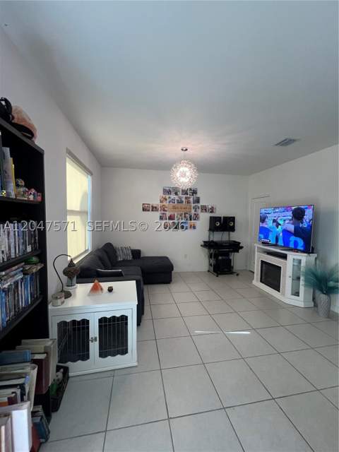 20368 NW 4th Path, Miami Gardens FL - photo 16 of 54