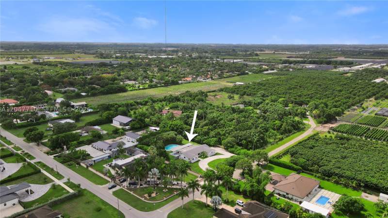 5 bedroom SingleFamilyResidence at 22421 SW 184th Ave, Heathwood Groves, Miami — photo 2