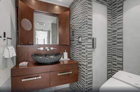 2555 Collins Ave 1814, Miami Beach FL - photo 11 of 42