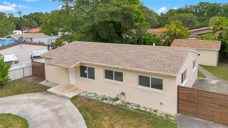 4 bedroom SingleFamilyResidence at 321 NW 56th Av, Ideal Homes Sub No 7, Miami — photo 5