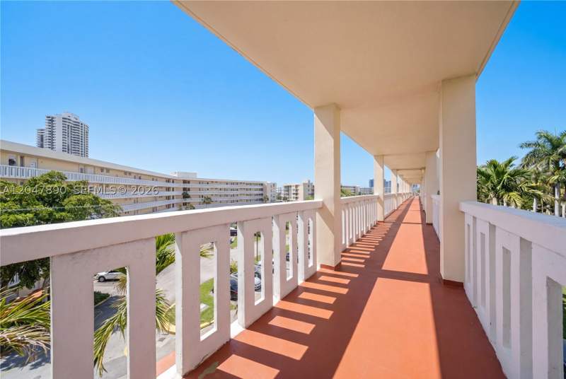 1 bedroom Condominium at 2999 Point East Dr C507, Point East One Condo-Bldg, Aventura — photo 2