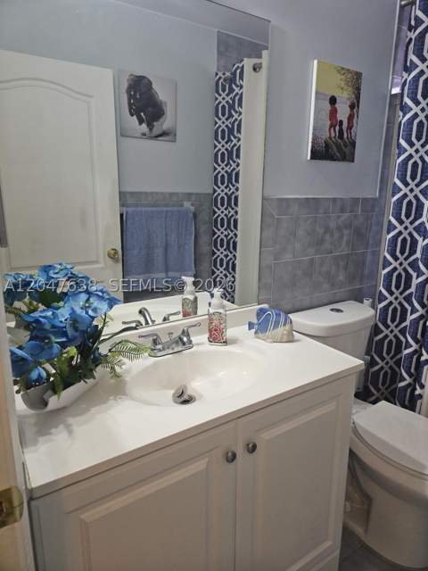 8805 NW 113th St, Hialeah Gardens FL - photo 10 of 29