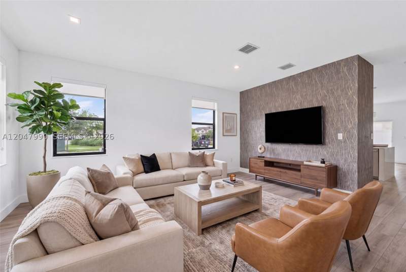 3 bedroom Townhouse at 10908 W 32nd Ln, Aquabella North Replat, Hialeah — photo 2