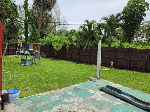 10801 NE 10th Ave, Biscayne Park FL - photo 22 of 23