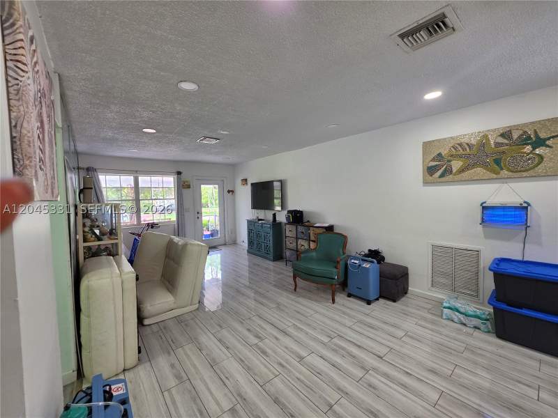 3 bedroom SingleFamilyResidence at 10801 NE 10th Ave, Davis Addn To Bisc Park V, Biscayne Park — photo 4