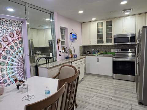 10801 NE 10th Ave, Biscayne Park FL - photo 6 of 23