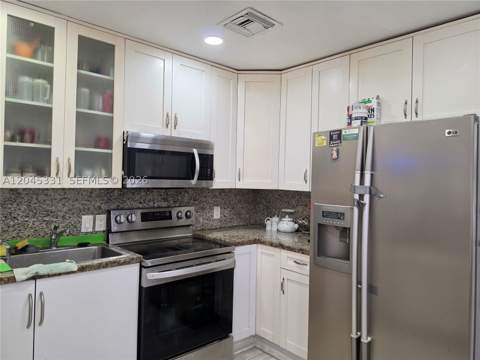 10801 NE 10th Ave, Biscayne Park FL - photo 7 of 23