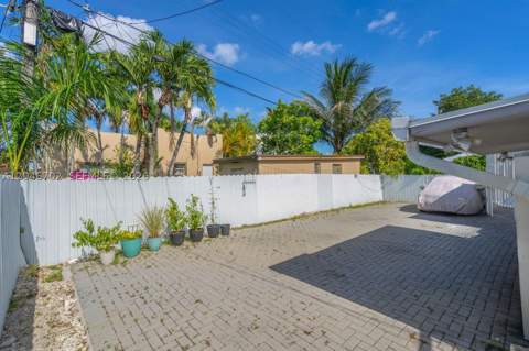 801 NW 17th Ct, Miami FL - photo 10 of 37