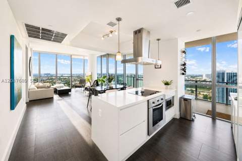 1100 Biscayne Blvd 3708, Miami FL - photo 7 of 18