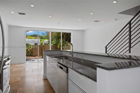 7004 NE 5th Ave, Miami FL - photo 7 of 36