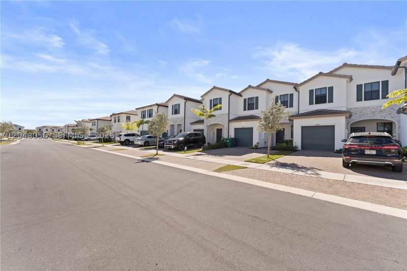 3 bedroom Townhouse at 12958 SW 231st St, Siena Reserve-Kendal North, Miami — photo 5