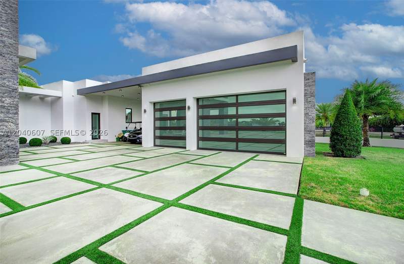 6 bedroom SingleFamilyResidence at 13052 NW 102nd Ave, Los Jardines Estates, Hialeah Gardens — photo 5