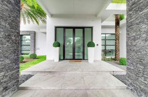 13052 NW 102nd Ave, Hialeah Gardens FL - photo 6 of 68