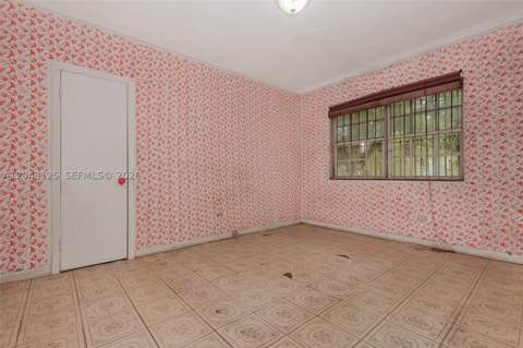 245 NE 48th St, Miami FL - photo 7 of 14