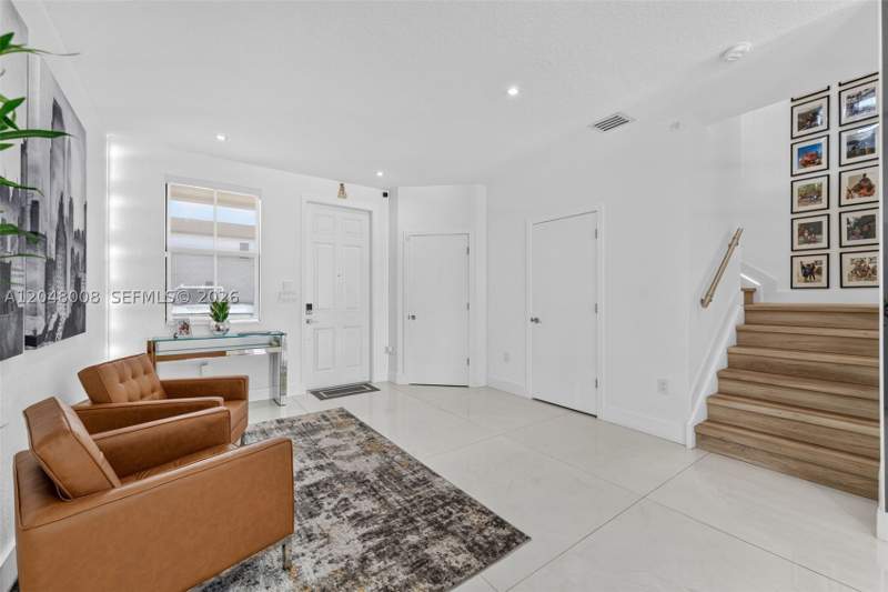 4 bedroom SingleFamilyResidence at 11024 W 35th Ln, Aquabella North, Hialeah — photo 3