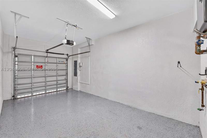 4 bedroom SingleFamilyResidence at 11024 W 35th Ln, Aquabella North, Hialeah — photo 4