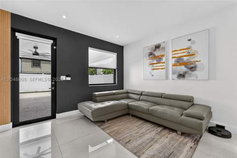 11024 W 35th Ln, Hialeah FL - photo 8 of 36