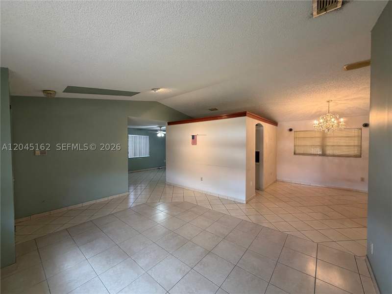 3 bedroom SingleFamilyResidence at 3262 SW 139th Pl, Bird Villas Sub 2nd Addn, Miami — photo 4