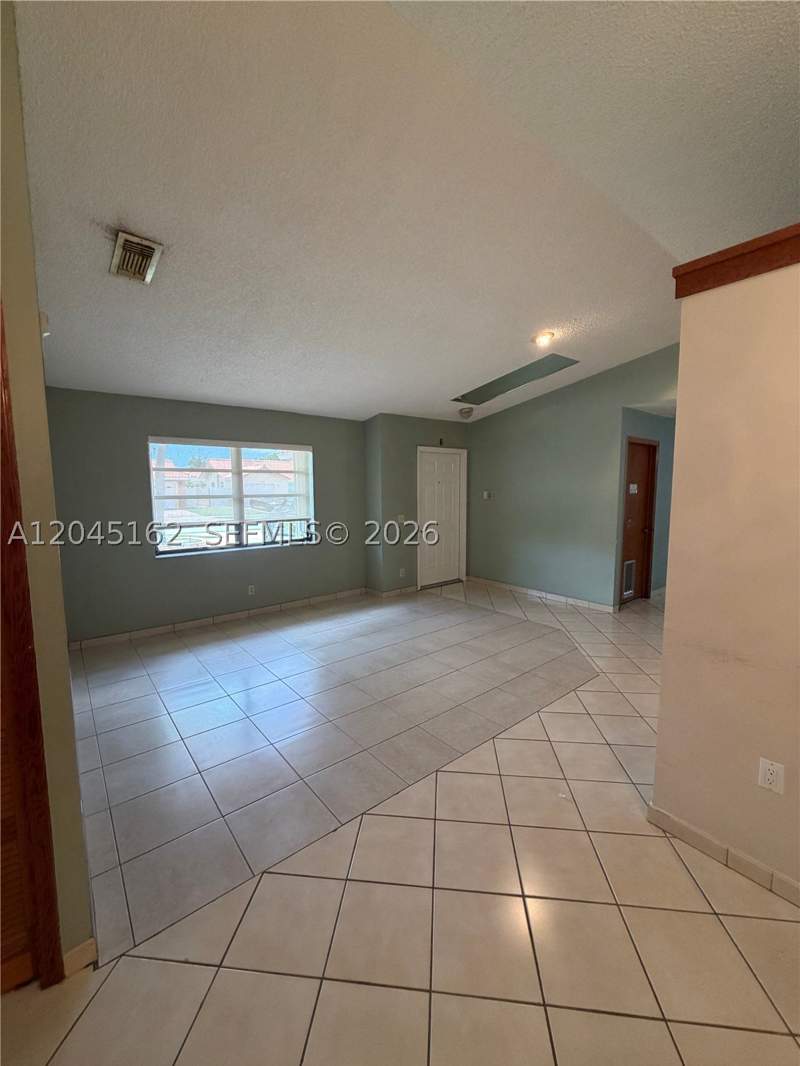 3 bedroom SingleFamilyResidence at 3262 SW 139th Pl, Bird Villas Sub 2nd Addn, Miami — photo 5
