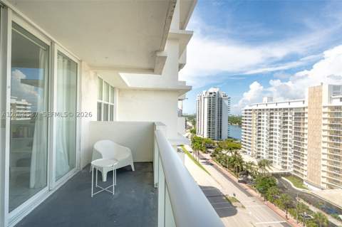 5601 Collins Ave 1517, Miami Beach FL - photo 11 of 33