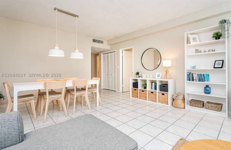 1 bedroom Condominium at 5601 Collins Ave 1517, The Pavilion Condo, Miami Beach — photo 5