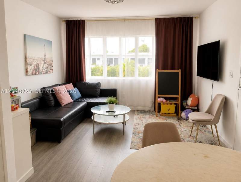 1 bedroom Condominium at 810 7th St 205, First Deco Condo, Miami Beach — photo 3